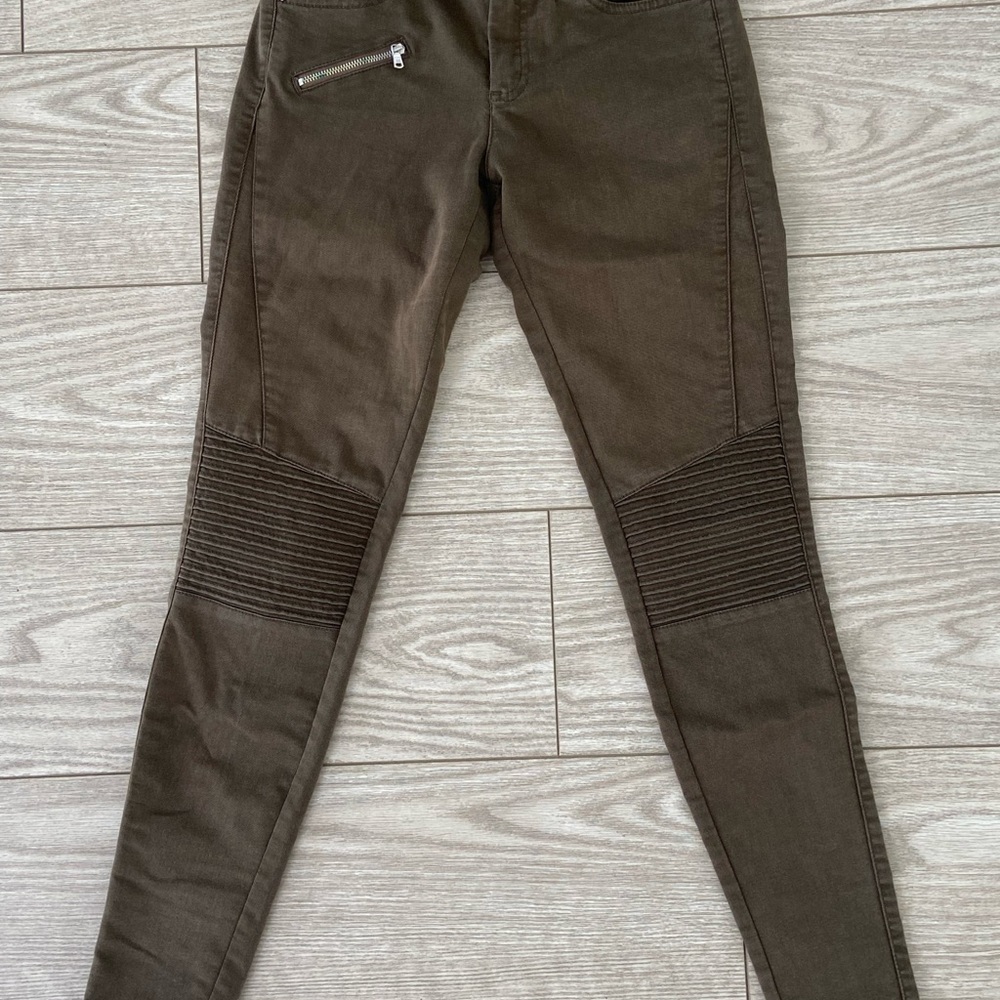 Zara women’s jeans. Size: US-2, EUR-34.